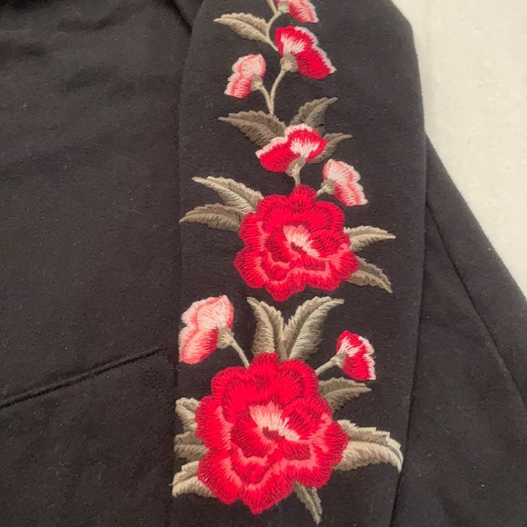 American Eagle hoodie w/ V-neck - Picture 4 of 4